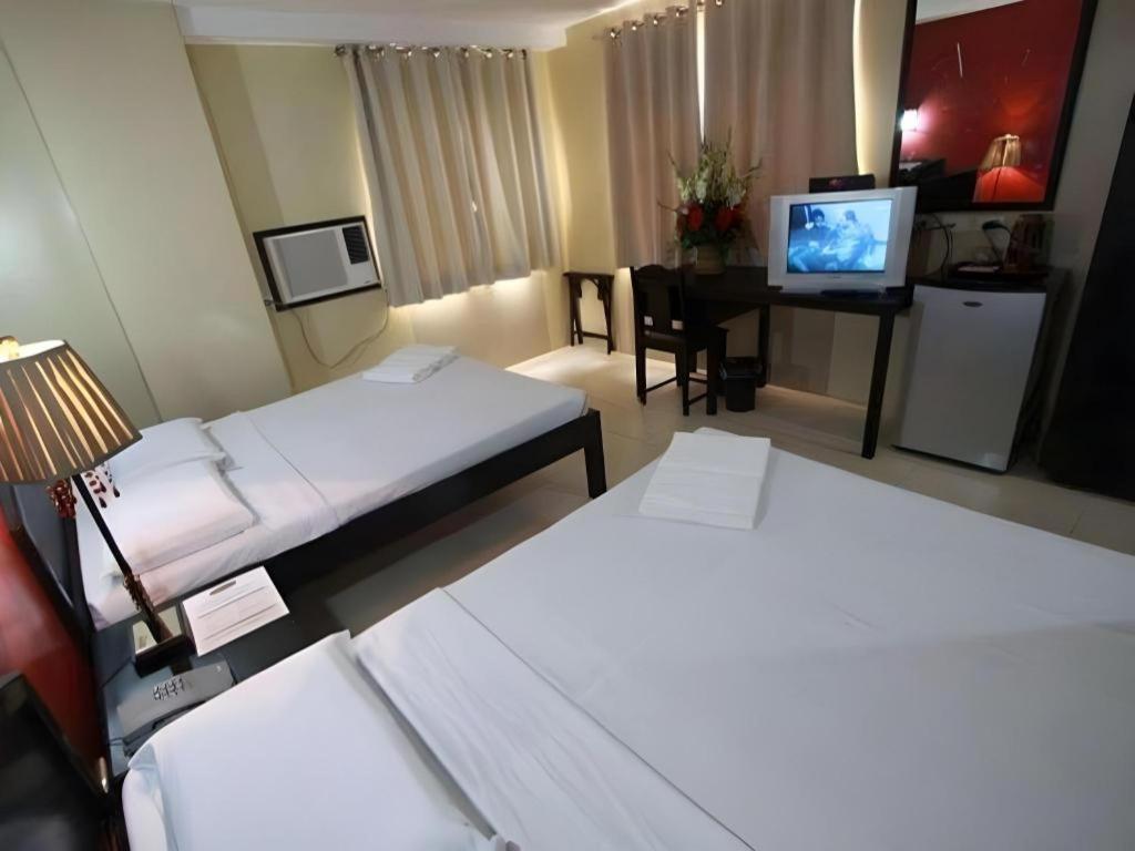 Sampaguita Suites Plaza Garcia Cebu Bagian luar foto